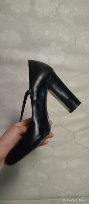 Туфли чёрные хорошего качества