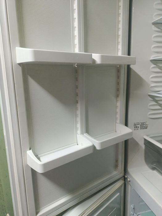 Продам двухкамерный холодильник