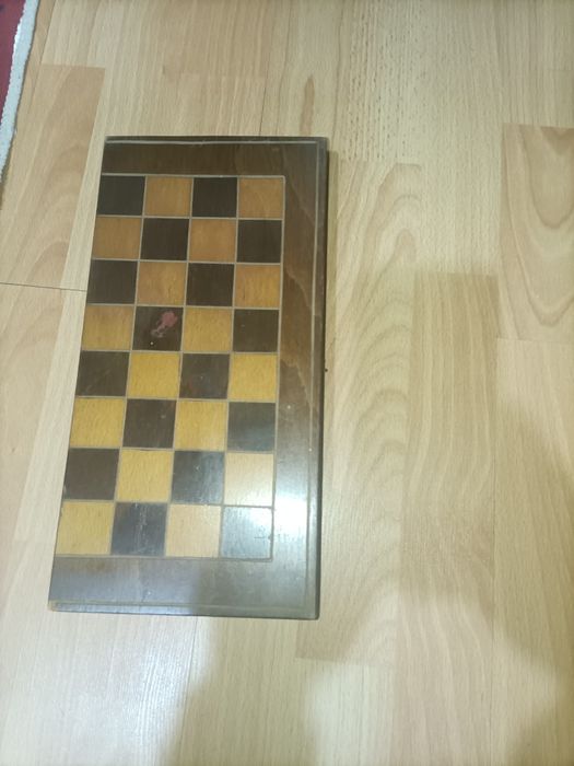 Cutie cu piese pt jucat table
