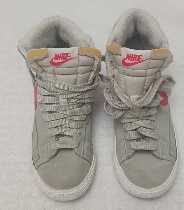 Adidasi Nike culoarea gri