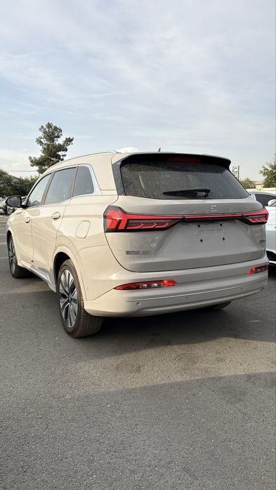 Dongfeng E5 Plus PHEV гибрид общий запас хода 1400км