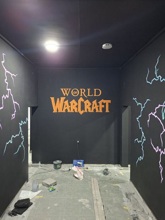 Rassom,  Художник, барелеф