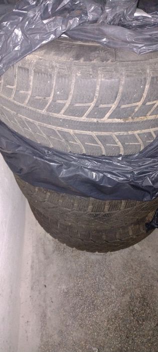 Roți cu cauciucuri de iarna