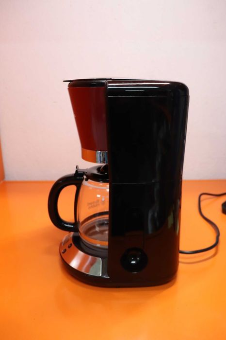 Кафемашина Russell Hobbs Digital Glass Victoria 1.25 L, технология за приготвяне на кафе WhirlTech, цифрово управление с програмируем таймер, 1100W