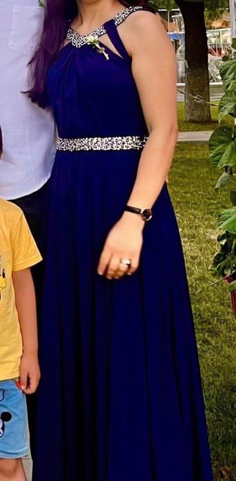 Продавам официална рокля