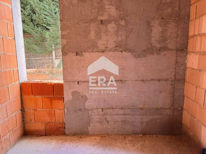 ЕКСКЛУЗИВНО! Двуетажна къща с двоен гараж, на етап пред Акт 14, в с. Д