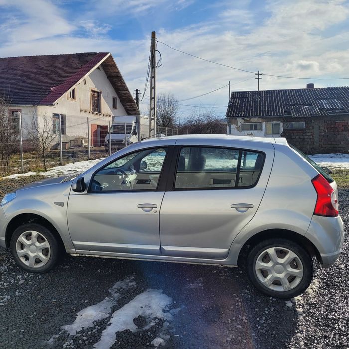 Vand Dacia Sandero 1.4 benzina anul 2008
