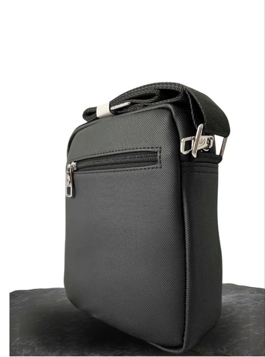 Продам барсетку лакосте, носил 4 дня