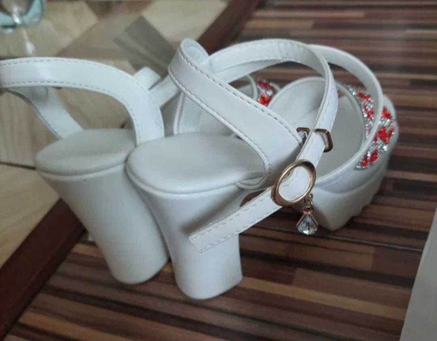 Sandale casual talpă înaltă cu pietricele