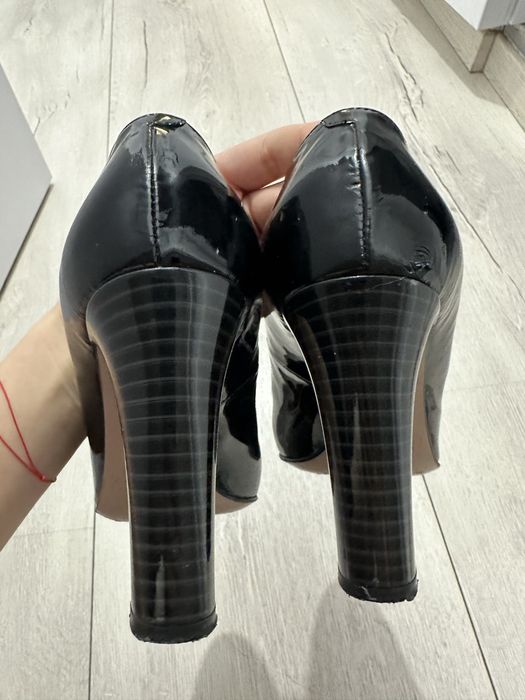 Pantofi din piele