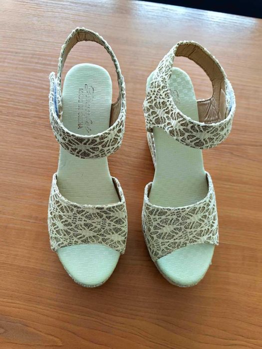 Нови, леки, удобни сандали за лятото!