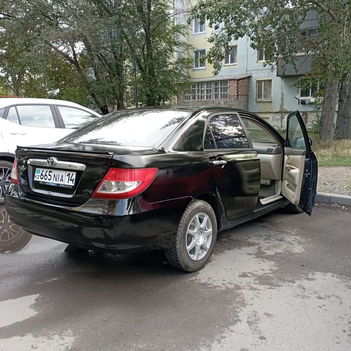 Китаец, аналог Тойоты Королы.