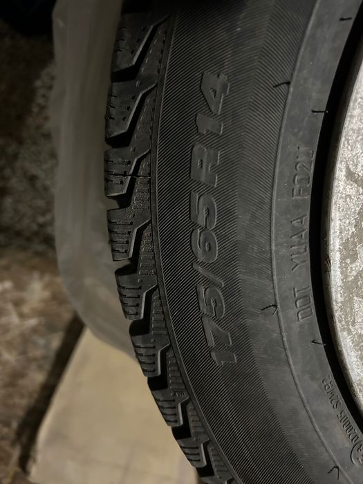 Зимние шины на дисках. 175/65R14