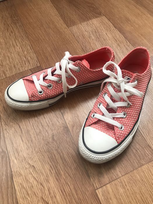 Converse кецове.