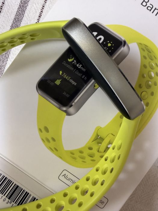 Huawei Band 10  водоустойчив , с бързо зареждане