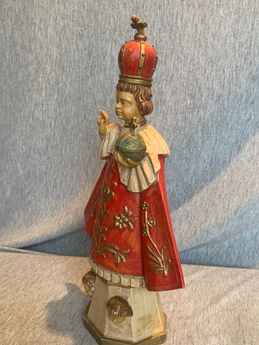 стара италианска статуетка на младенеца от Прага