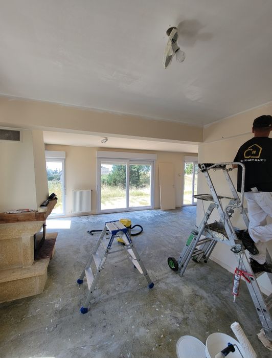 Executăm case la roşu