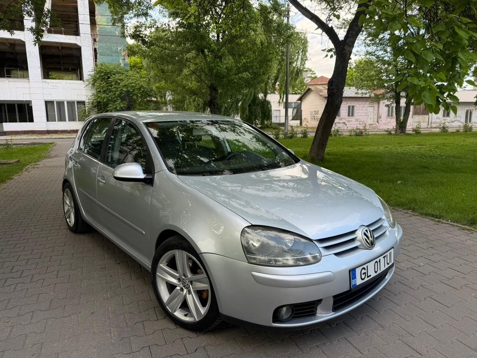Vând Golf V  *An 2004 * 2.0 TDI *Manual