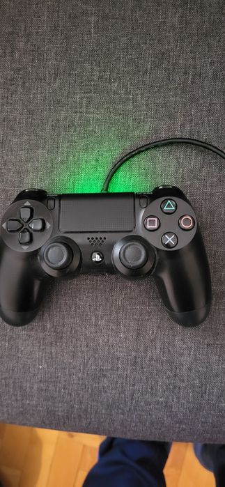 Продавам playstation 4 ps 4
