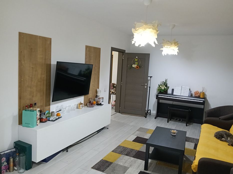 Vând  apartament 3 camere, decomandat