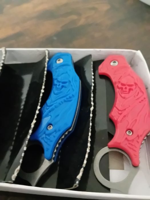 Briceag nou pentru camping or pescuit