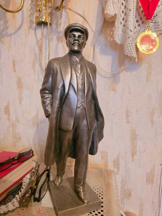 Статуэтка В.И. Ленин