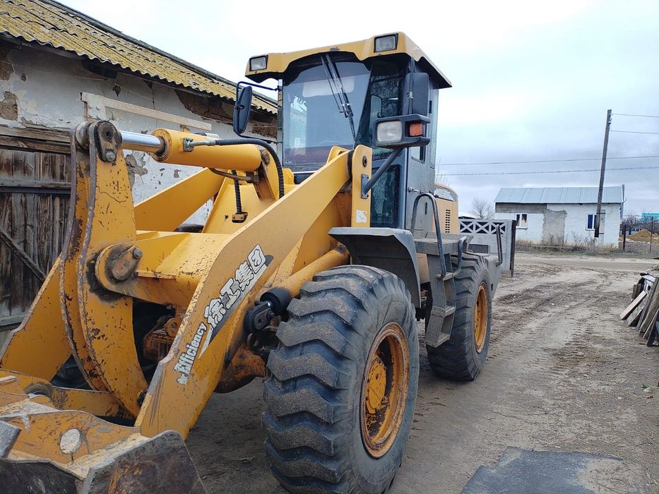 Фронтальный погрузчик