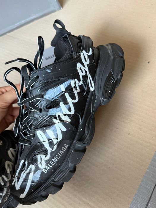 Balenciaga track 39