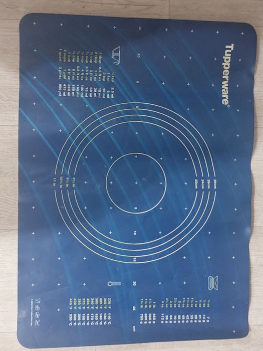 Коврик для теста Tupperware.