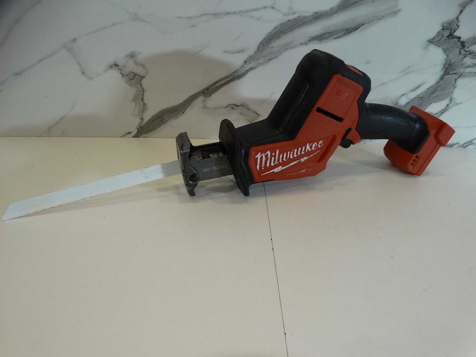 Milwaukee M18 FHZ - Компактен саблен трион