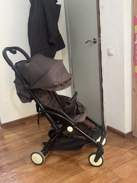 Продам прогулочная коляска легкая