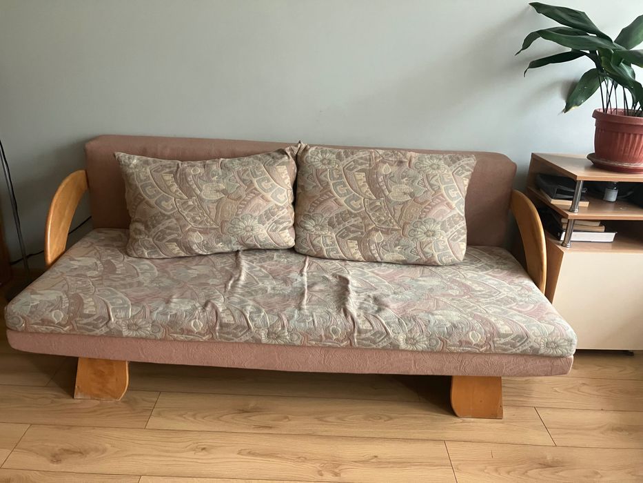 Разтегателен диван