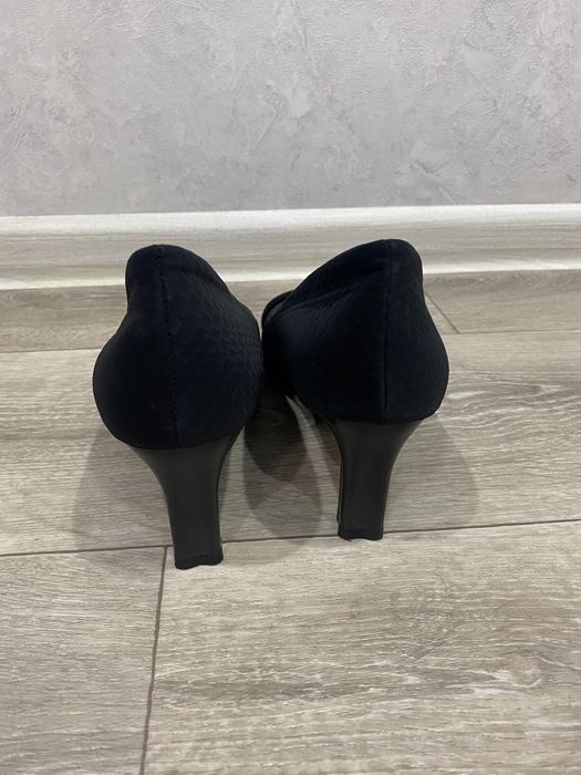 Продаю классические туфли