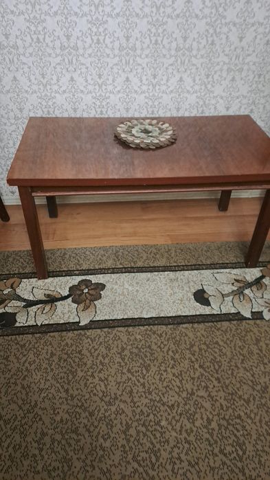 Стол журнальный деревянный