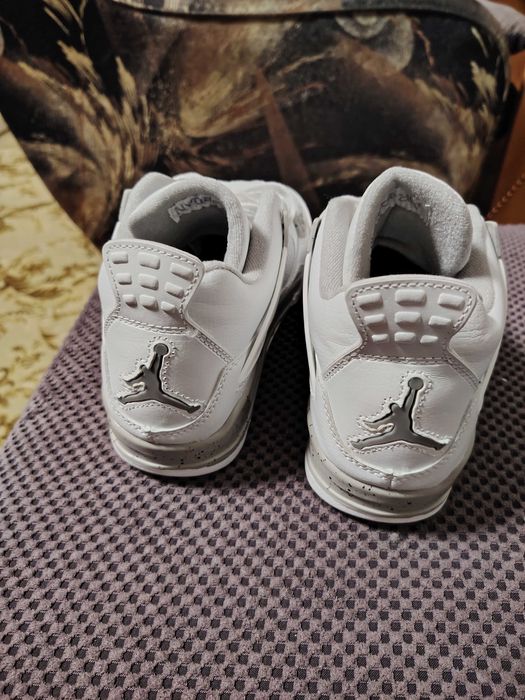 Jordan 4 "White Oreo"