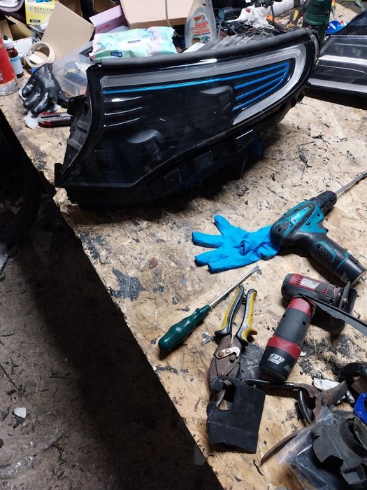 Ляв фар mercedes EQC