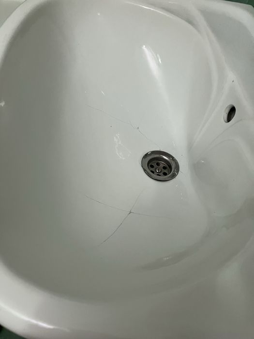 Раковина на ножке