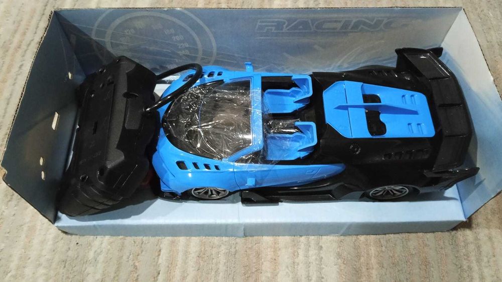 Продам машинки на пульте управления.