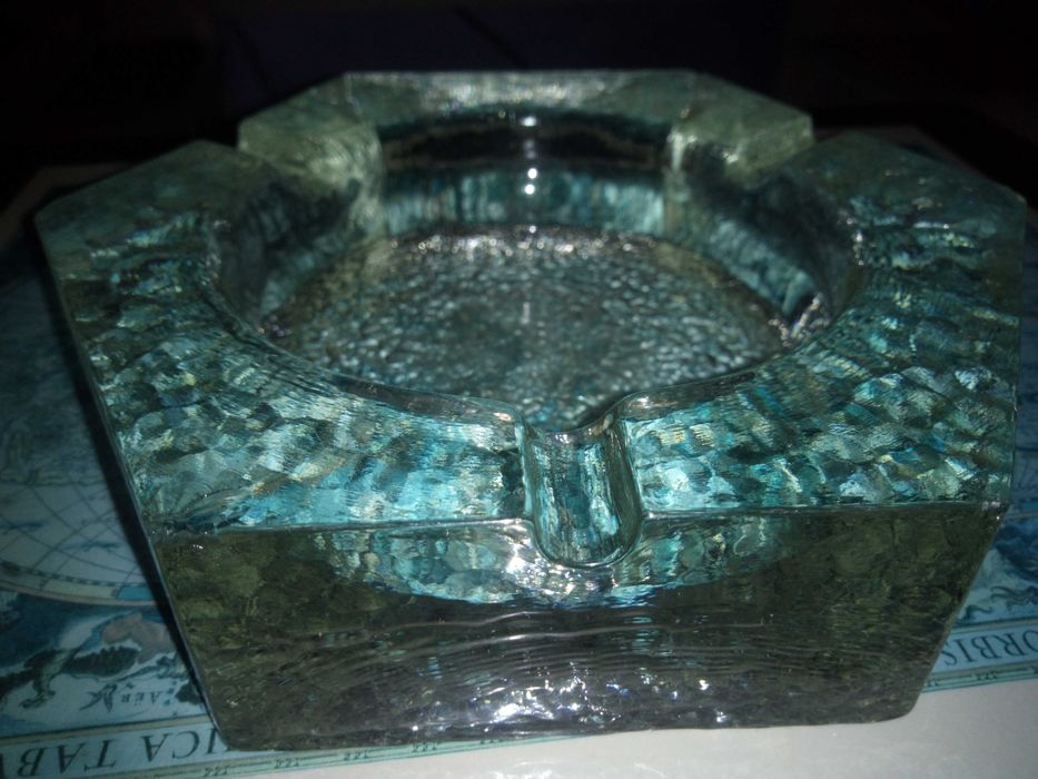 de  vanzare   scrumiera     mare     !!!