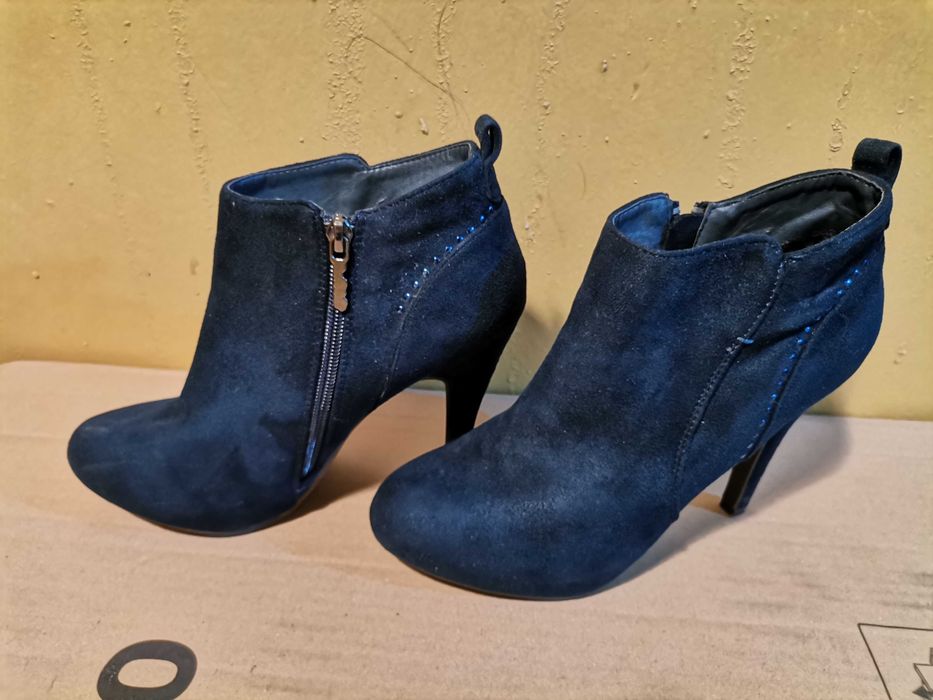 Два чифта дамски официални обувки