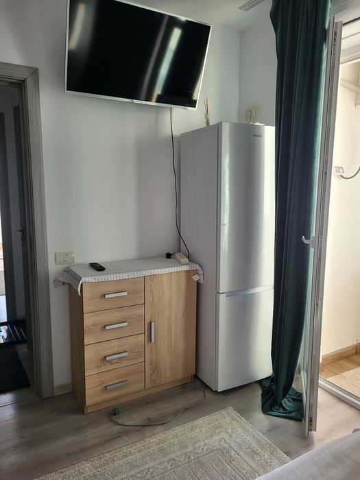 Închiriez apartament cu 2 camere