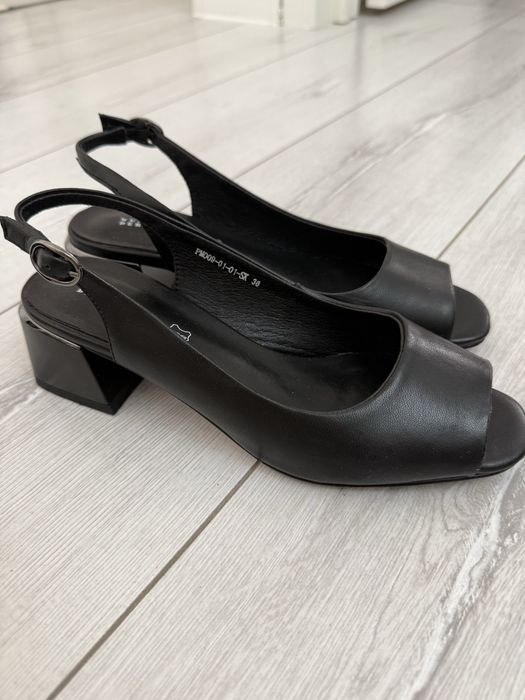 Женские туфли на каблучке