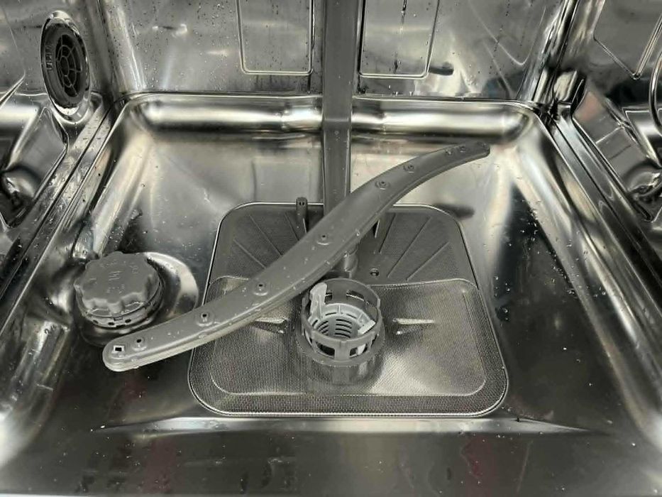 Съдомиялна за вграждане Whirlpool WI3010 60см / Като нова