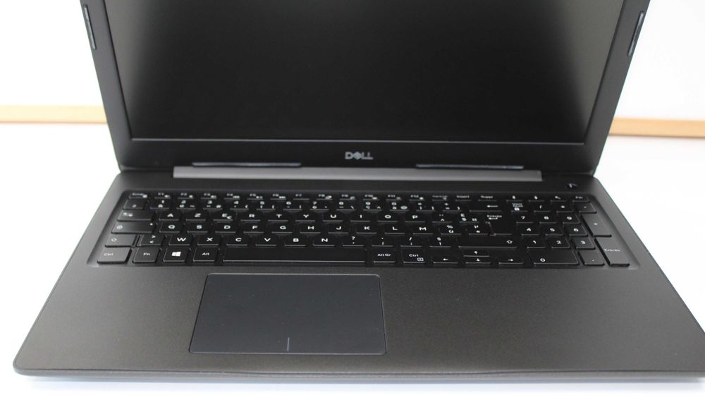 Лаптоп DELL Latitude E3590 15.6'' i5-8250U/8GB/256SSD