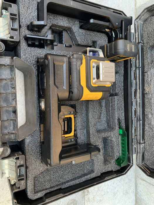 DeWALT DCE089G18/лазерен нивел +детектор, стойки и мишена