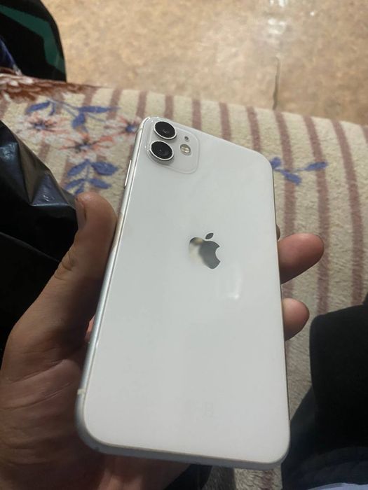 Продам Айфон 11 в хорошем состояние.