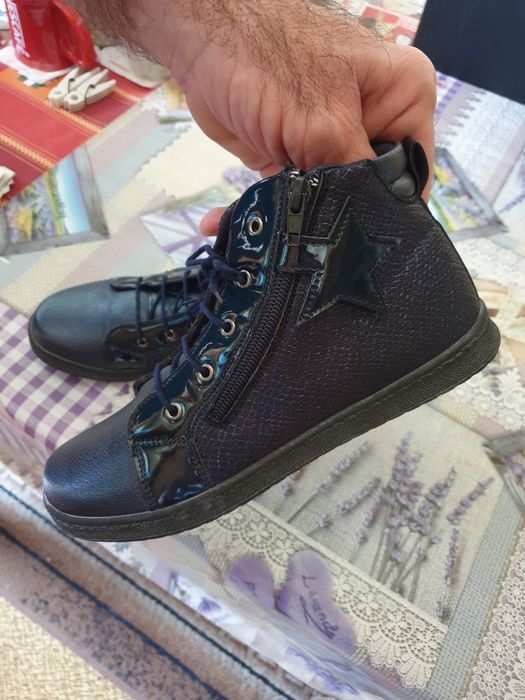 Дамски обувки номер 36 неразличими от нови