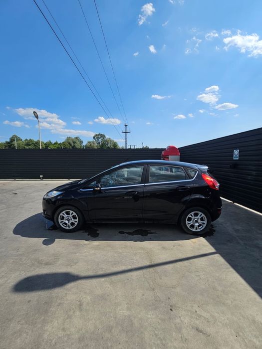 Vand Ford Fiesta titanium pret negociabil