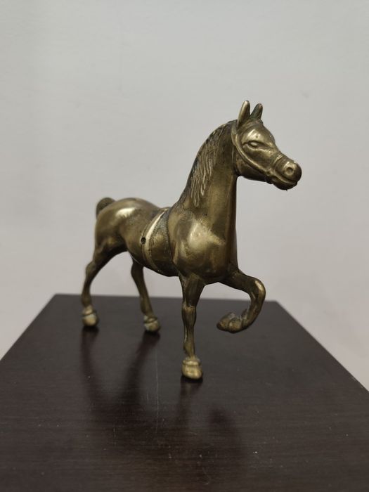 Винтидж месингова фигура на кон – масивна, ретро декорация