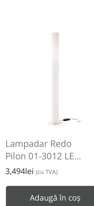 Lampadar cu lumina calda.